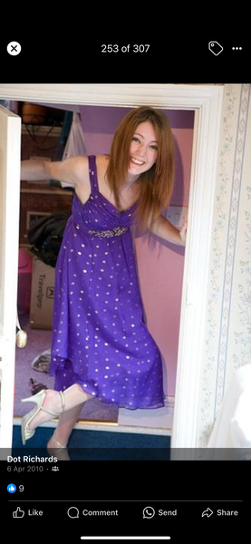 a woman in a purple dress is taking a selfie x] 253 of 307 CS a

Hot Richards
6 Apr 2010 + a&
fb 9
dd Like Q) Comment e) Send > Share