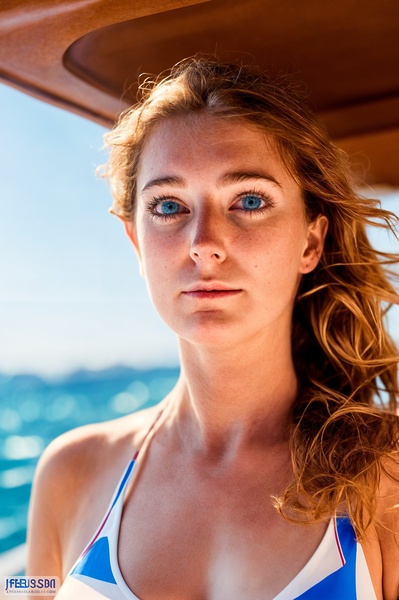 a woman in a blue and white bikini top jFEEUSSDA

ABUT Let